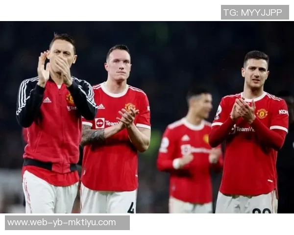 卡姆琼斯因超速被拦截逮捕急于赶往训练场引发关注 卡姆琼斯因超速被拦截逮捕急于赶往训练场引发关注